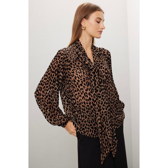 kate spade new york
Modern Leopard Shirt🩶 - Picture 2 of 10
